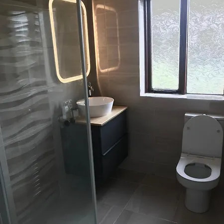 בית נופש Stylish 3 Bedroom Home! *