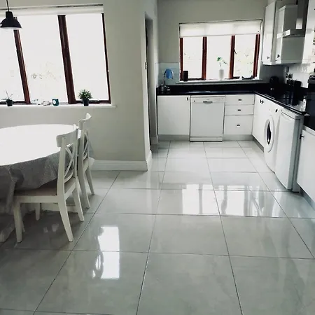 Stylish 3 Bedroom Home! *